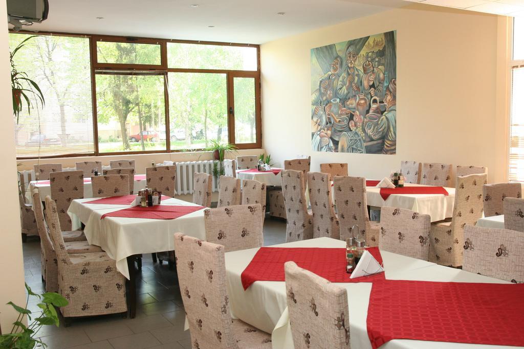 Interrum Hotel Razgrad Экстерьер фото