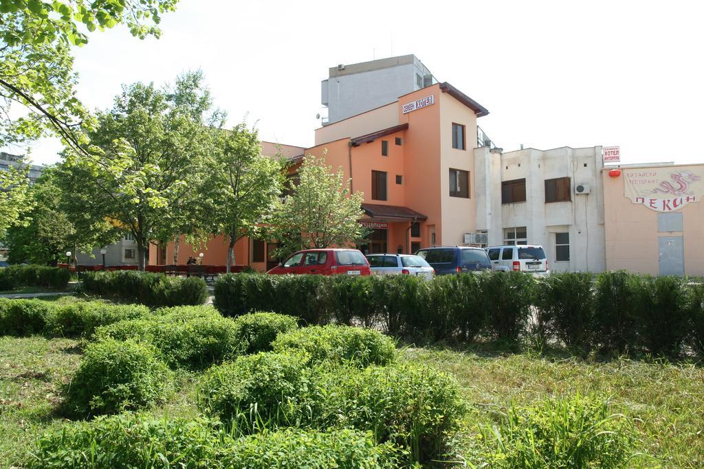 Interrum Hotel Razgrad Экстерьер фото