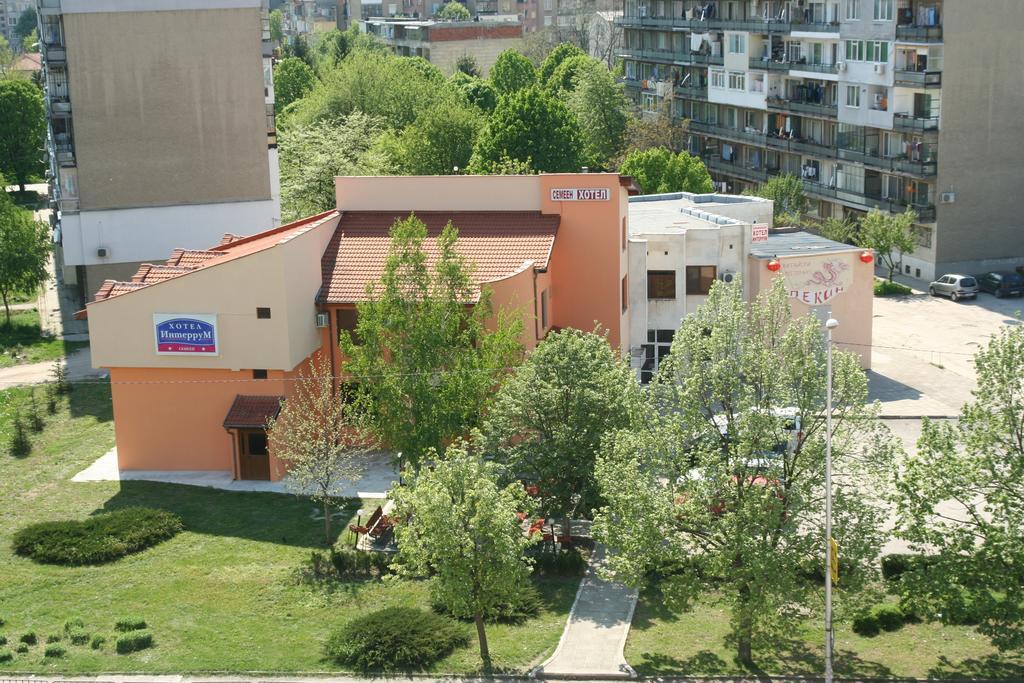 Interrum Hotel Razgrad Экстерьер фото