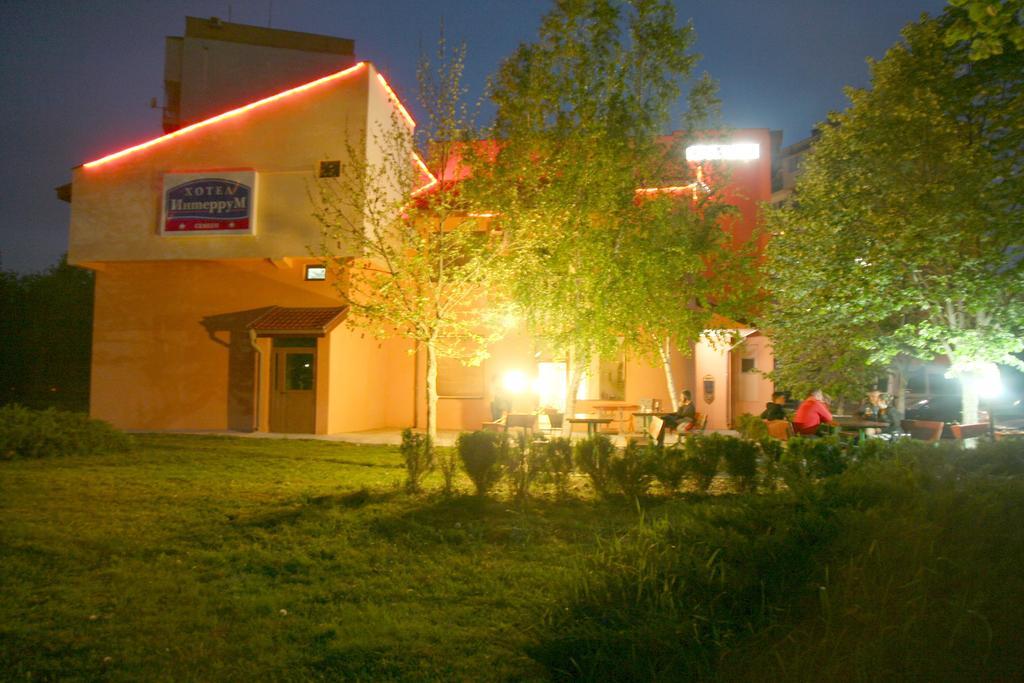 Interrum Hotel Razgrad Экстерьер фото