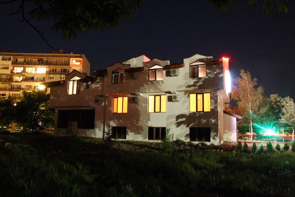 Interrum Hotel Razgrad Экстерьер фото