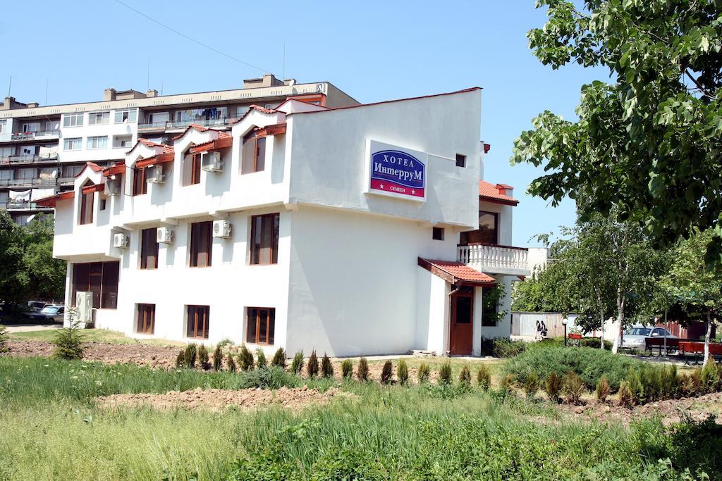 Interrum Hotel Razgrad Экстерьер фото